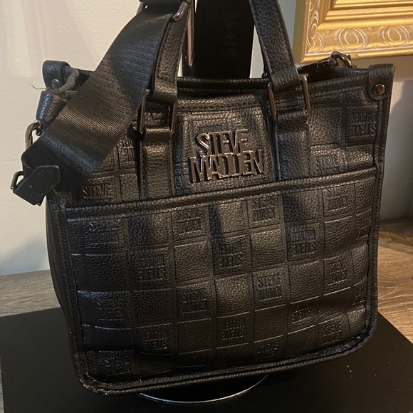 Steve Madden Embossed Black Crossbody Messenger Bag Guitar Strap Gunmetal - Picture 2 of 9